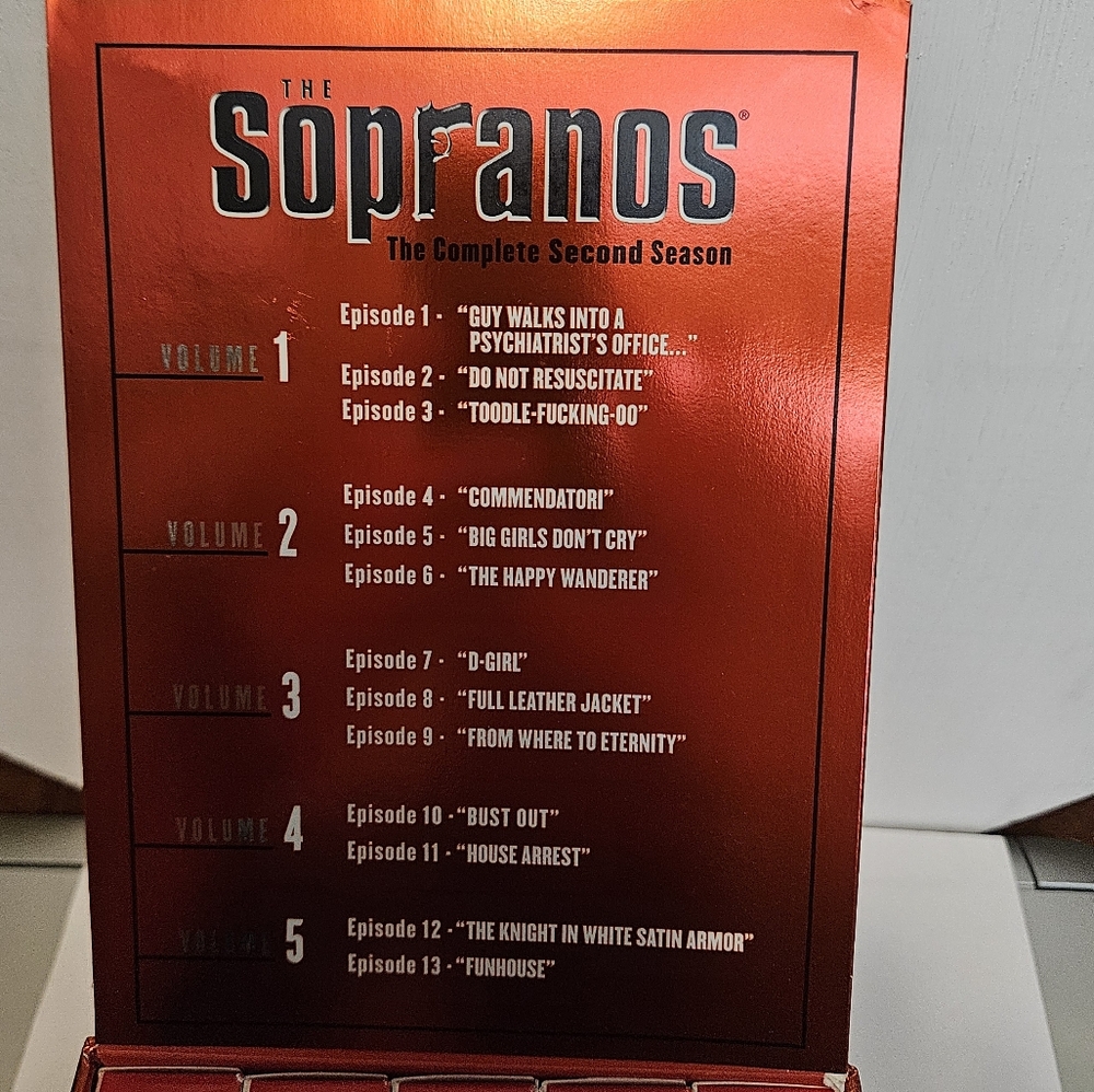 The Sopranos Complete Second Season 5 VHS Tapes. - Picture 2 of 4